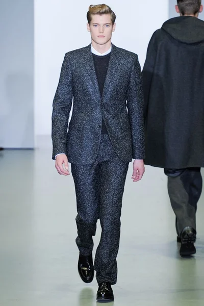 Look 32